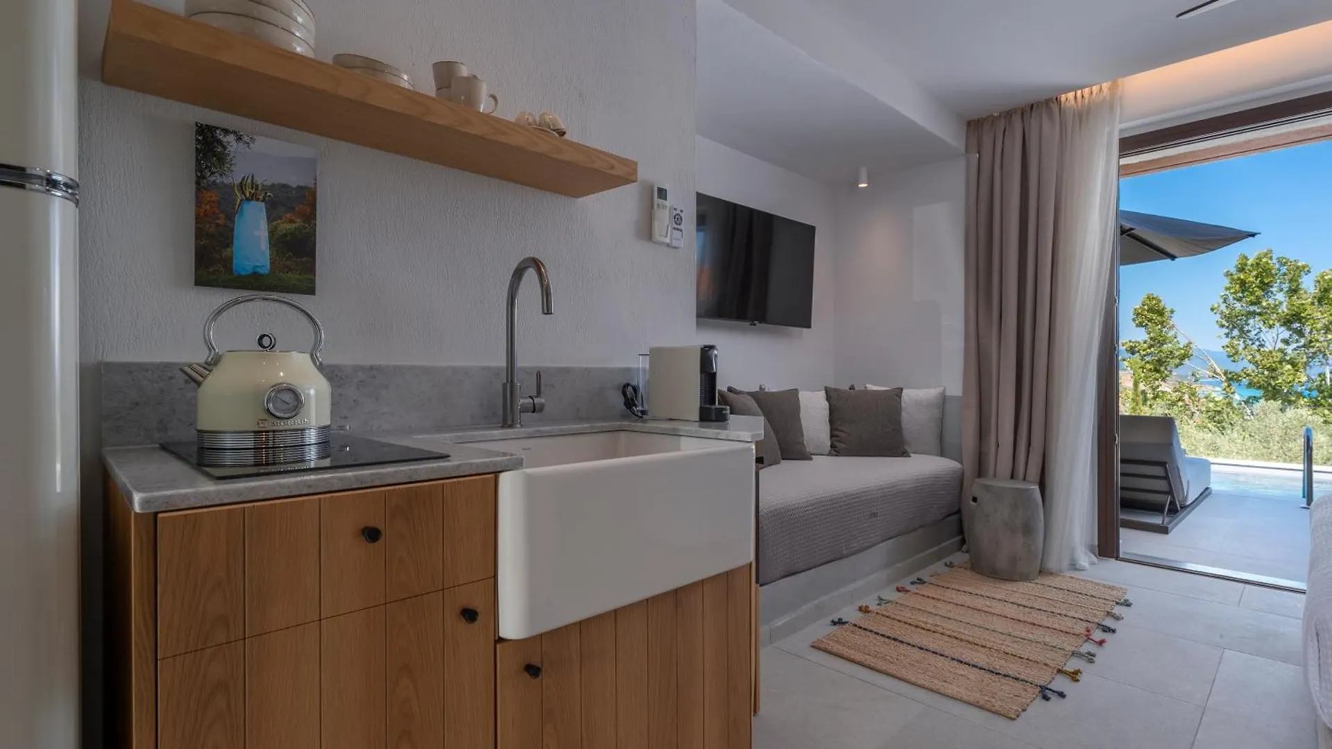 Anima Residence Nea Roda 0*,